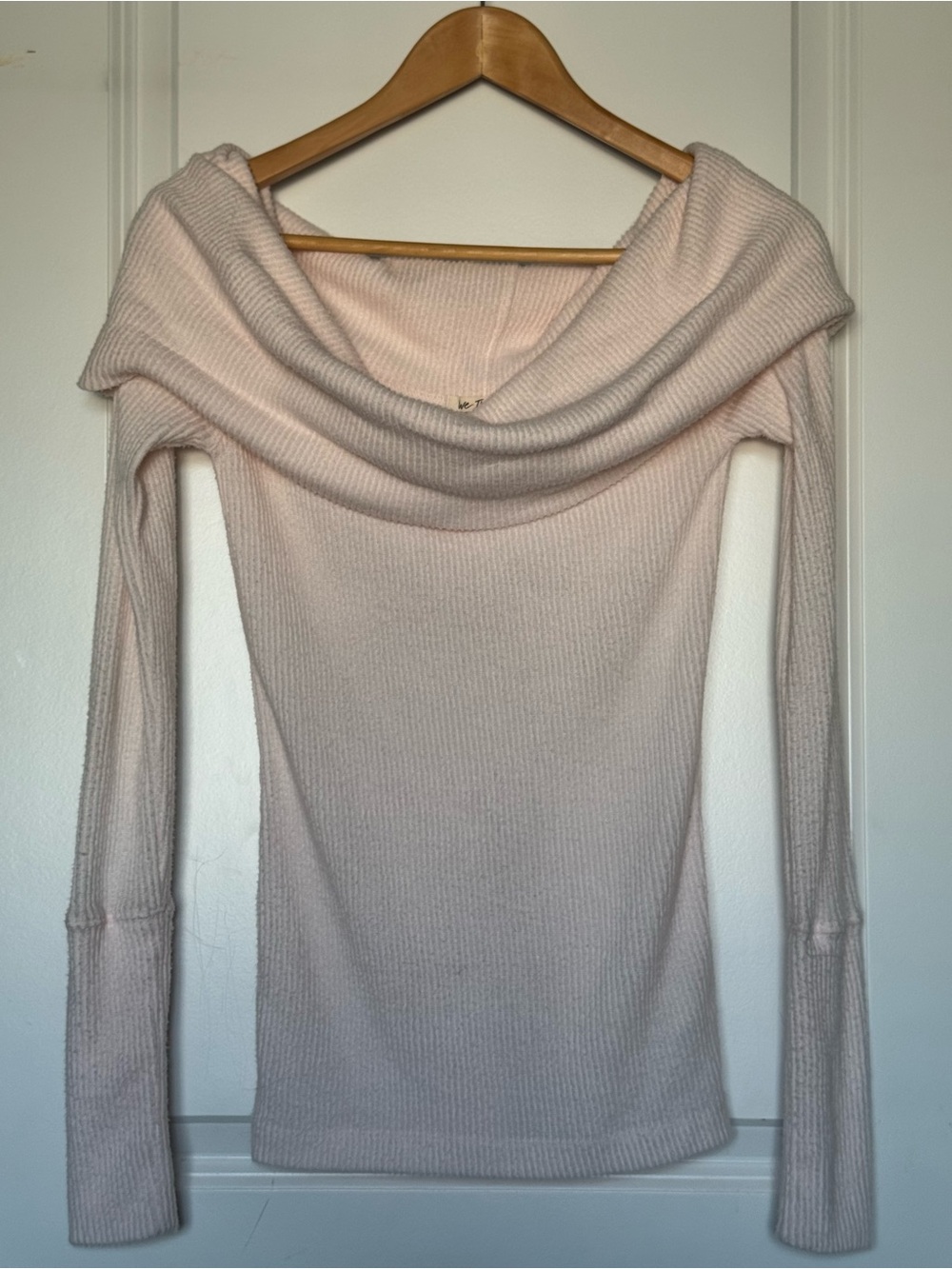 We The Free Off-Shoulder Ribbed Sweater in Pale Pink, S